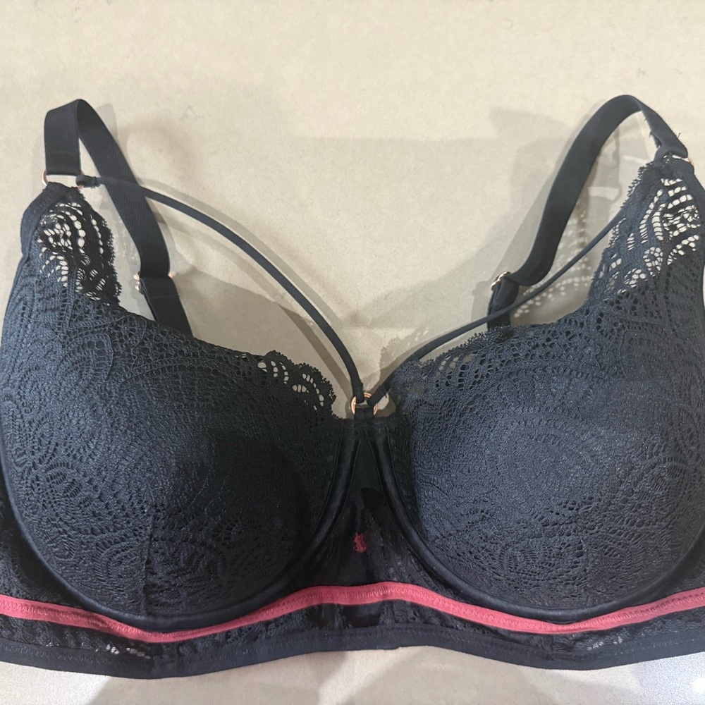 Elegant Black Lace Bra with Burgundy Accents